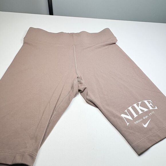 Nike Sportswear Women's Mid-Rise Bike Shorts - Picture 1 of 7